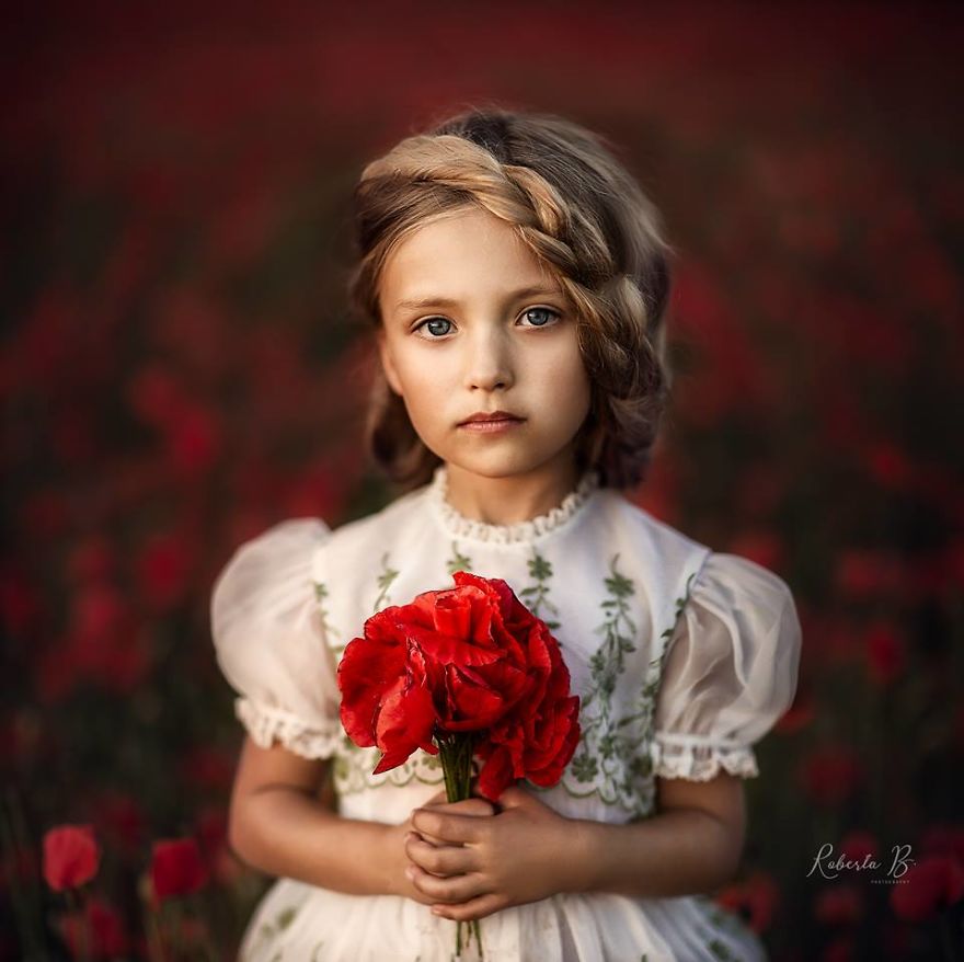 I Promised Myself To Photograph My Daughter With Every Possible Flower, And Here Are 17 Of The Photos That I Took I Promised Myself To Photograph My Daughter With Every Possible Flower, And Here Are 17 Of The Photos That I Took