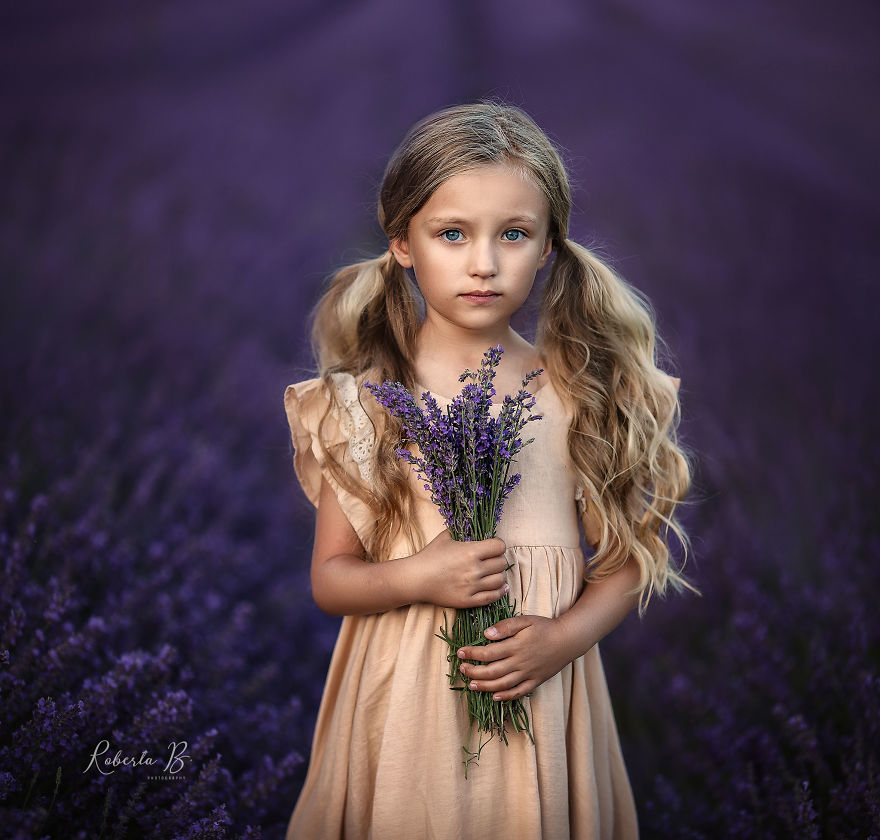I Promised Myself To Photograph My Daughter With Every Possible Flower, And Here Are 17 Of The Photos That I Took I Promised Myself To Photograph My Daughter With Every Possible Flower, And Here Are 17 Of The Photos That I Took
