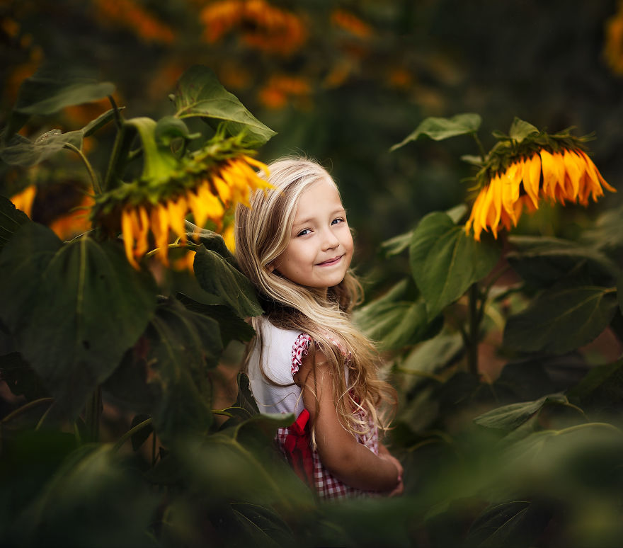 I Promised Myself To Photograph My Daughter With Every Possible Flower, And Here Are 17 Of The Photos That I Took I Promised Myself To Photograph My Daughter With Every Possible Flower, And Here Are 17 Of The Photos That I Took