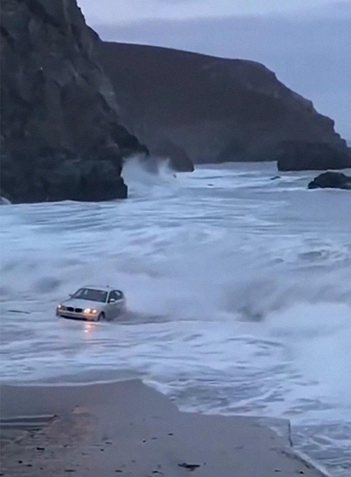 People Shared 50 Fails And Accidents So Expensive, It Hurts To Watch (New Pics) People Shared 50 Fails And Accidents So Expensive, It Hurts To Watch (New Pics)