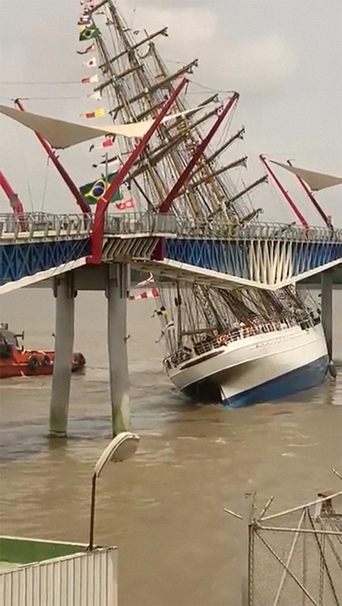 People Shared 50 Fails And Accidents So Expensive, It Hurts To Watch (New Pics) People Shared 50 Fails And Accidents So Expensive, It Hurts To Watch (New Pics)