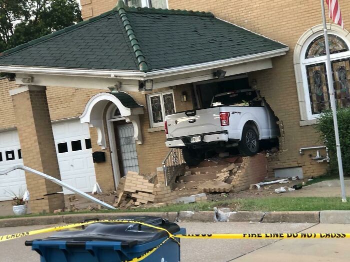 People Shared 50 Fails And Accidents So Expensive, It Hurts To Watch (New Pics) People Shared 50 Fails And Accidents So Expensive, It Hurts To Watch (New Pics)