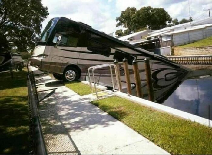 People Shared 50 Fails And Accidents So Expensive, It Hurts To Watch (New Pics) People Shared 50 Fails And Accidents So Expensive, It Hurts To Watch (New Pics)