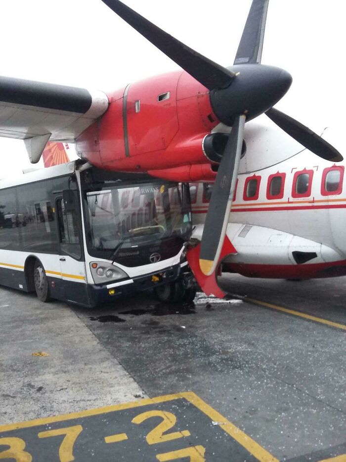 People Shared 50 Fails And Accidents So Expensive, It Hurts To Watch (New Pics) People Shared 50 Fails And Accidents So Expensive, It Hurts To Watch (New Pics)