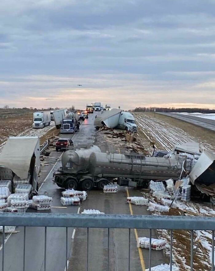 People Shared 50 Fails And Accidents So Expensive, It Hurts To Watch (New Pics) People Shared 50 Fails And Accidents So Expensive, It Hurts To Watch (New Pics)