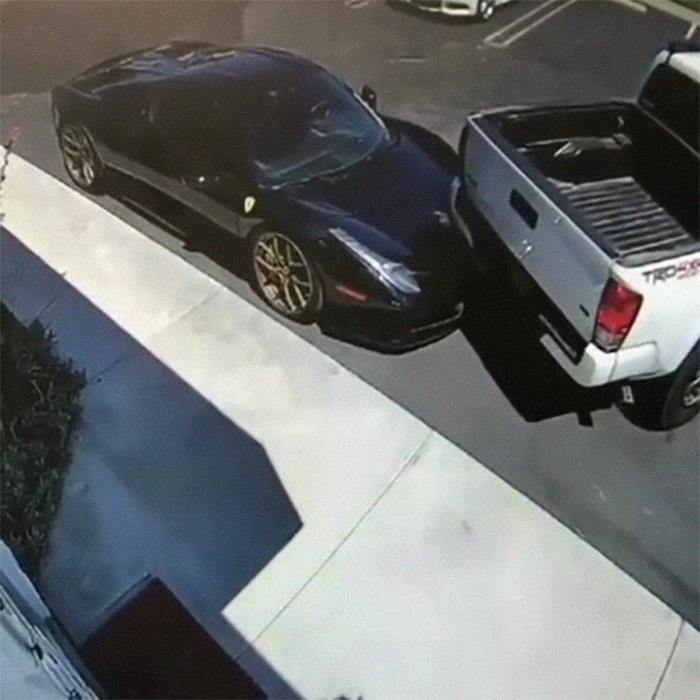 People Shared 50 Fails And Accidents So Expensive, It Hurts To Watch (New Pics) People Shared 50 Fails And Accidents So Expensive, It Hurts To Watch (New Pics)