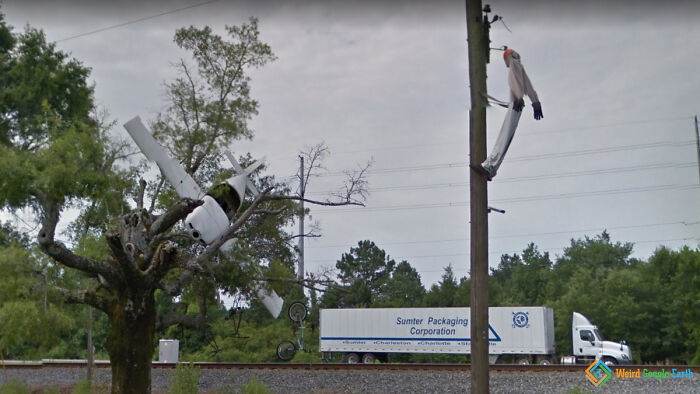 This Twitter Page Is Digging Up The Weirdest, Funniest, And Most Mysterious Places On Google Earth (45 Pics) This Twitter Page Is Digging Up The Weirdest, Funniest, And Most Mysterious Places On Google Earth (45 Pics)