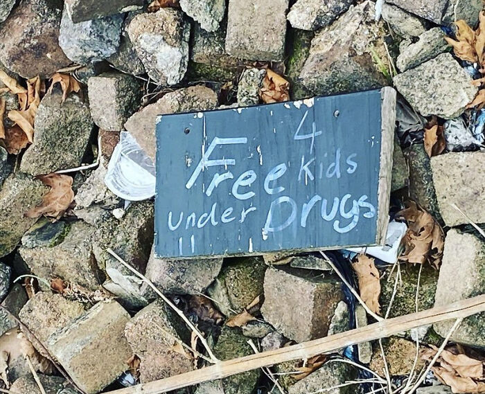 Cringeworthy Design Mistakes That Turned These 50 Signs Into A Hilarious Mess (New Pics) Cringeworthy Design Mistakes That Turned These 50 Signs Into A Hilarious Mess (New Pics)