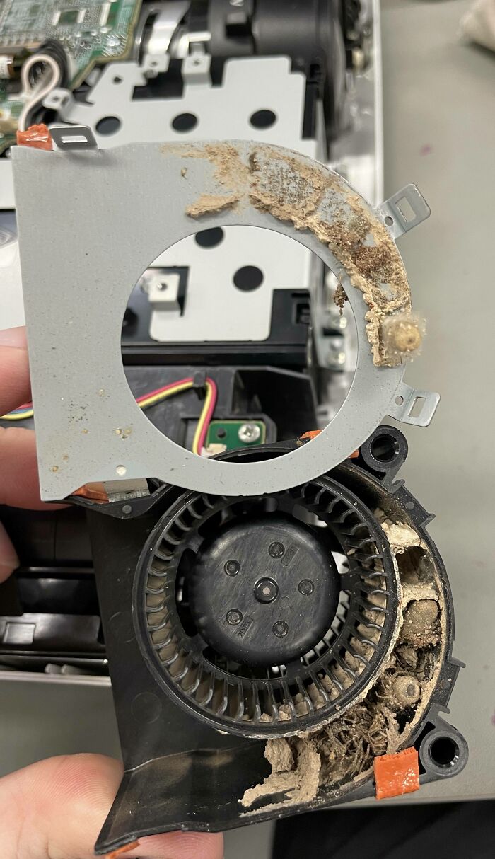 Tech Support People Are Sharing The Worst Horror Cases They&rsquo;ve Seen While On The Job (35 New Pics)