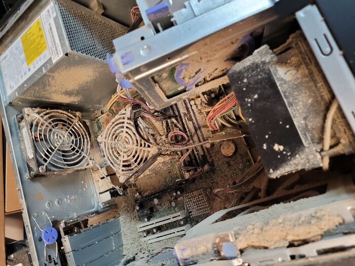 Tech Support People Are Sharing The Worst Horror Cases They&rsquo;ve Seen While On The Job (35 New Pics)