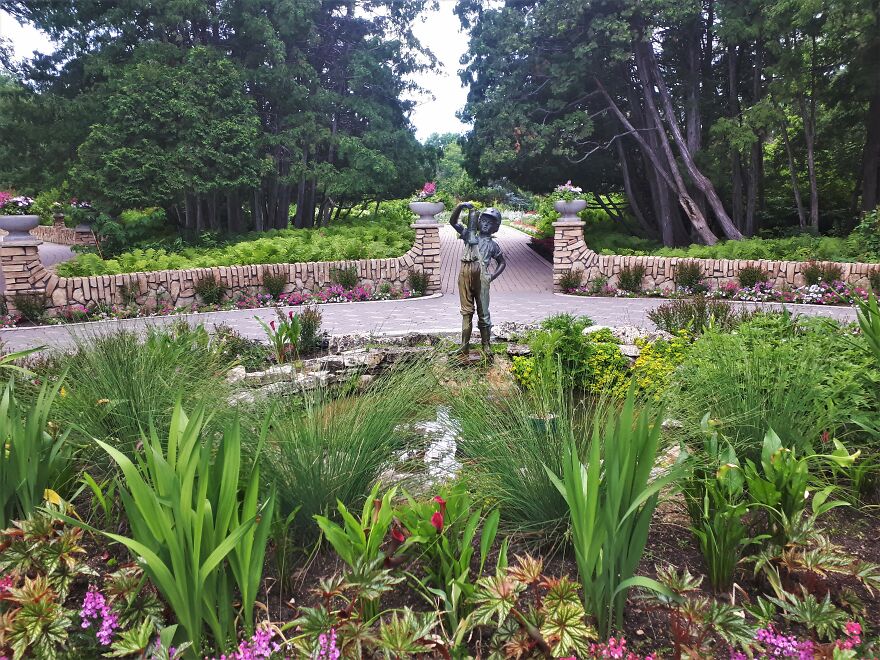 I Took Photos Of Assiniboine Park & English Gardens On A Hot, Muggy Day (25 Pics) I Took Photos Of Assiniboine Park & English Gardens On A Hot, Muggy Day (25 Pics)