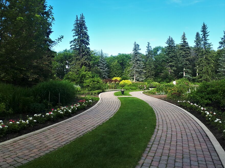 I Took Photos Of Assiniboine Park & English Gardens On A Hot, Muggy Day (25 Pics) I Took Photos Of Assiniboine Park & English Gardens On A Hot, Muggy Day (25 Pics)