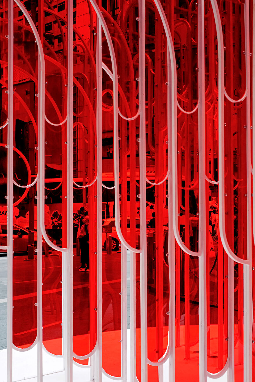 “Crimson Cloud”: Red Transparent Plexiglass Art Installation (12 Pics) “Crimson Cloud”: Red Transparent Plexiglass Art Installation (12 Pics)