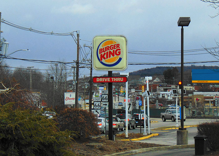 Over $330,000 Raised For Burger King Employee Who Received Cheap ‘Goodie Bag’ After 27 Years Of Loyal Work Over $330,000 Raised For Burger King Employee Who Received Cheap ‘Goodie Bag’ After 27 Years Of Loyal Work