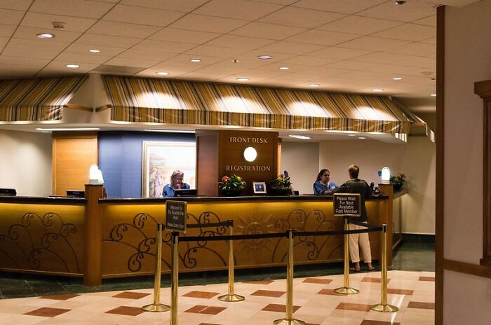 50 Hotel Workers Share The Red Flags To Look Out For During Your Next Stay 50 Hotel Workers Share The Red Flags To Look Out For During Your Next Stay