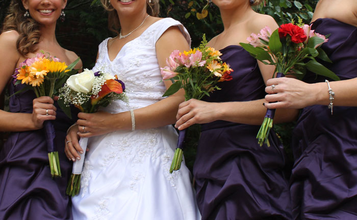 Woman Is Not Given Bridesmaid Duties And Has To Sleep On The Couch At Friend’s Wedding So She Asks If She’s Right For Not Wanting To Pay For Lodging Woman Is Not Given Bridesmaid Duties And Has To Sleep On The Couch At Friend’s Wedding So She Asks If She’s Right For Not Wanting To Pay For Lodging