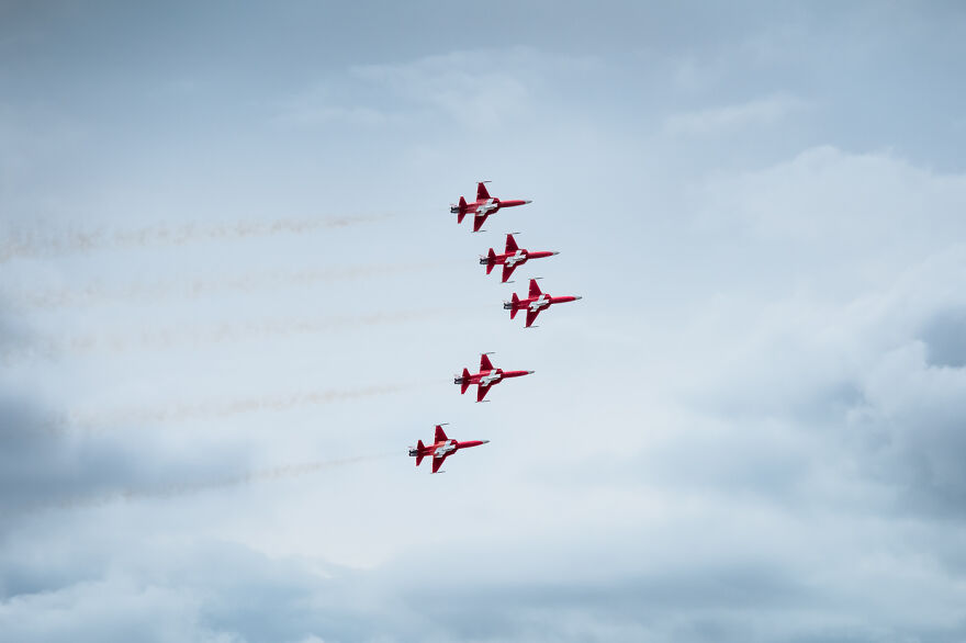 I Captured The Perfection Of Aerial Geometry And Trajectories Performed By The Swiss Aerobatic Team Patrouille Suisse (40 Pics)
