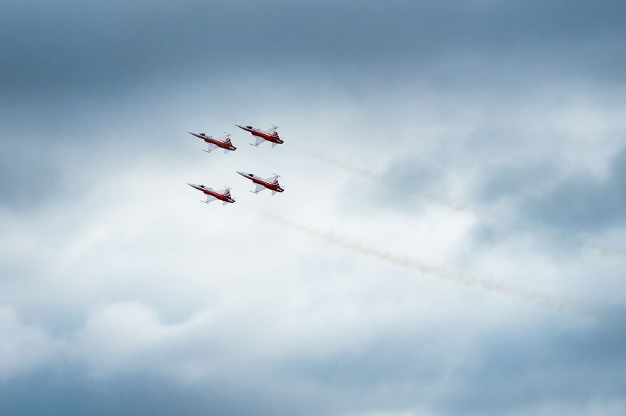 I Captured The Perfection Of Aerial Geometry And Trajectories Performed By The Swiss Aerobatic Team Patrouille Suisse (40 Pics)