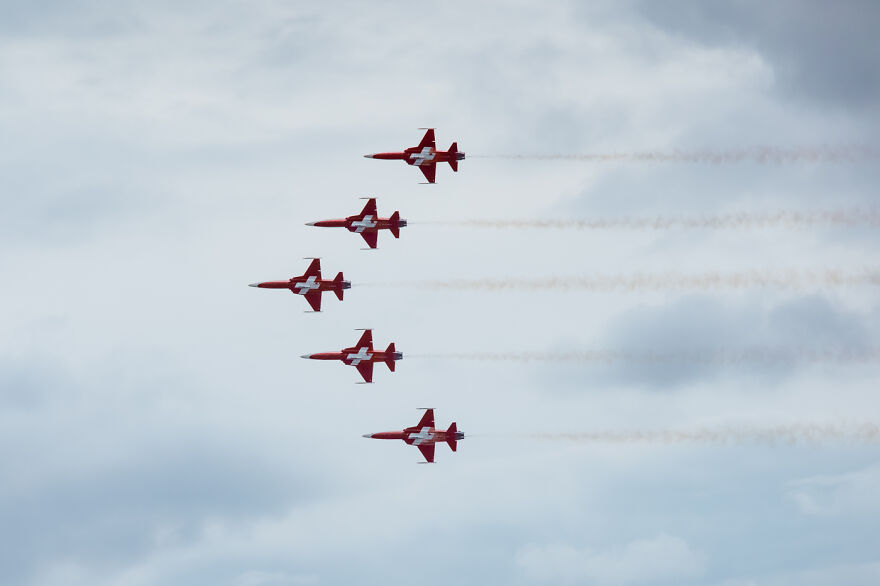 I Captured The Perfection Of Aerial Geometry And Trajectories Performed By The Swiss Aerobatic Team Patrouille Suisse (40 Pics)