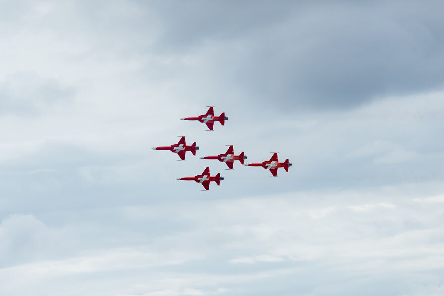 I Captured The Perfection Of Aerial Geometry And Trajectories Performed By The Swiss Aerobatic Team Patrouille Suisse (40 Pics)