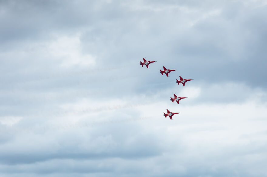 I Captured The Perfection Of Aerial Geometry And Trajectories Performed By The Swiss Aerobatic Team Patrouille Suisse (40 Pics)