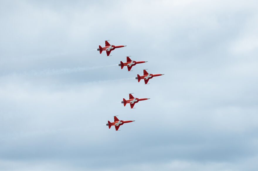 I Captured The Perfection Of Aerial Geometry And Trajectories Performed By The Swiss Aerobatic Team Patrouille Suisse (40 Pics)