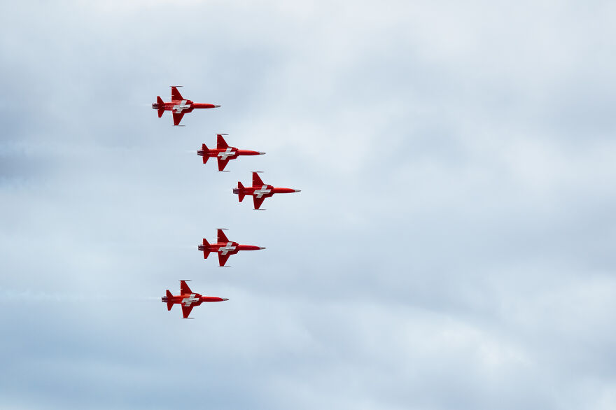 I Captured The Perfection Of Aerial Geometry And Trajectories Performed By The Swiss Aerobatic Team Patrouille Suisse (40 Pics)