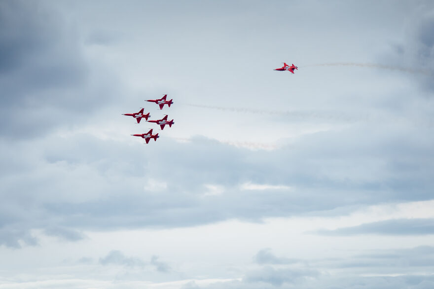 I Captured The Perfection Of Aerial Geometry And Trajectories Performed By The Swiss Aerobatic Team Patrouille Suisse (40 Pics)