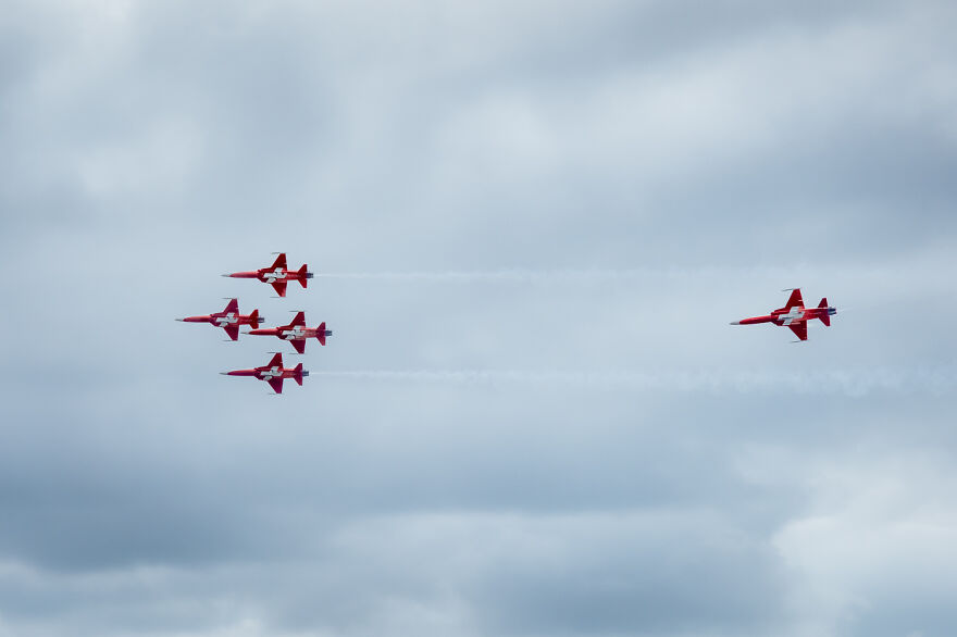 I Captured The Perfection Of Aerial Geometry And Trajectories Performed By The Swiss Aerobatic Team Patrouille Suisse (40 Pics)
