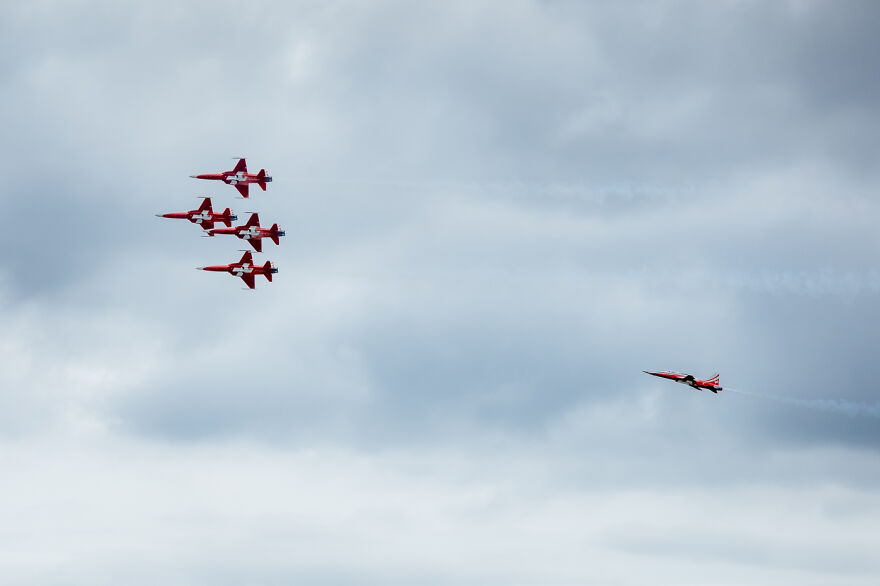 I Captured The Perfection Of Aerial Geometry And Trajectories Performed By The Swiss Aerobatic Team Patrouille Suisse (40 Pics)