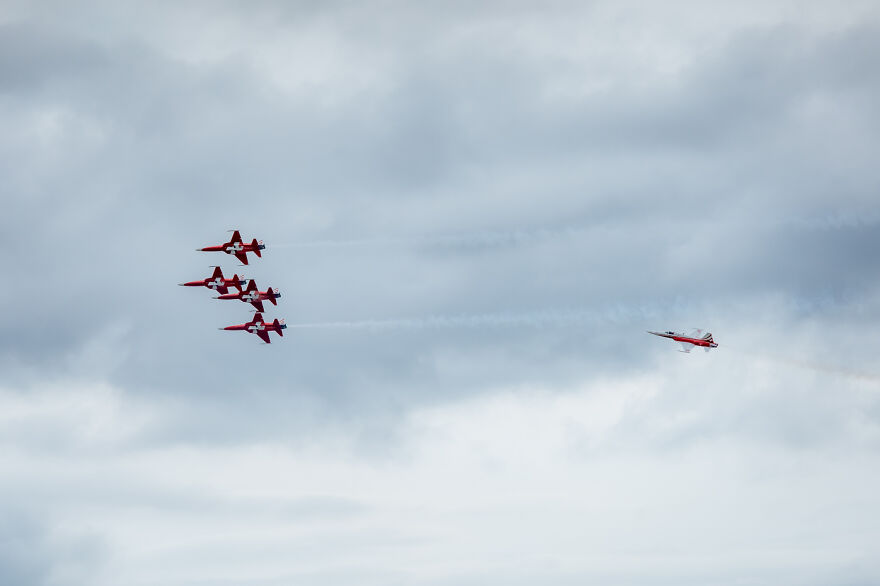 I Captured The Perfection Of Aerial Geometry And Trajectories Performed By The Swiss Aerobatic Team Patrouille Suisse (40 Pics)