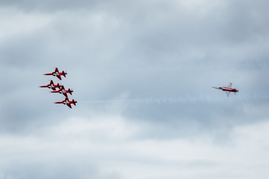 I Captured The Perfection Of Aerial Geometry And Trajectories Performed By The Swiss Aerobatic Team Patrouille Suisse (40 Pics)
