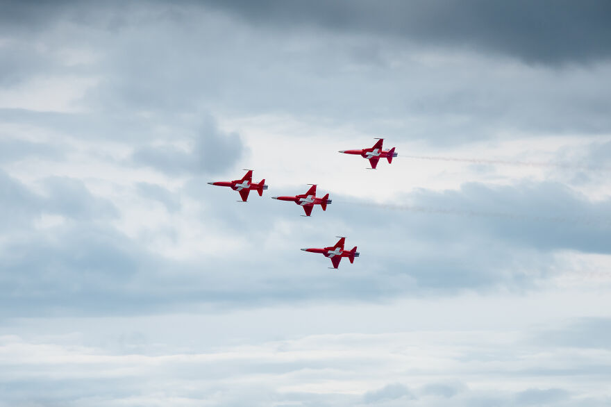 I Captured The Perfection Of Aerial Geometry And Trajectories Performed By The Swiss Aerobatic Team Patrouille Suisse (40 Pics)