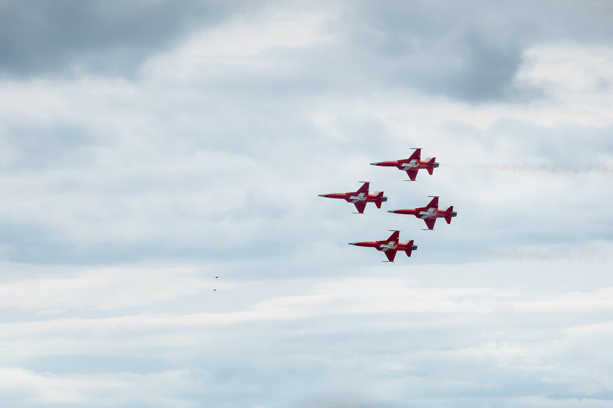 I Captured The Perfection Of Aerial Geometry And Trajectories Performed By The Swiss Aerobatic Team Patrouille Suisse (40 Pics)