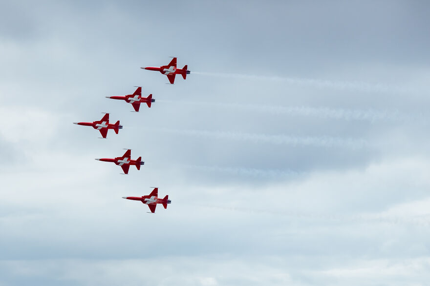 I Captured The Perfection Of Aerial Geometry And Trajectories Performed By The Swiss Aerobatic Team Patrouille Suisse (40 Pics)