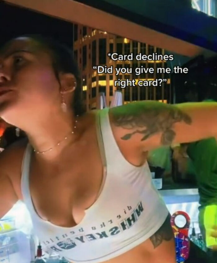 Bartender Shares How She Deals With Unpaying Customers, And The Internet Is Congratulating Her On Her Good Problem-Solving Skills Bartender Shares How She Deals With Unpaying Customers, And The Internet Is Congratulating Her On Her Good Problem-Solving Skills