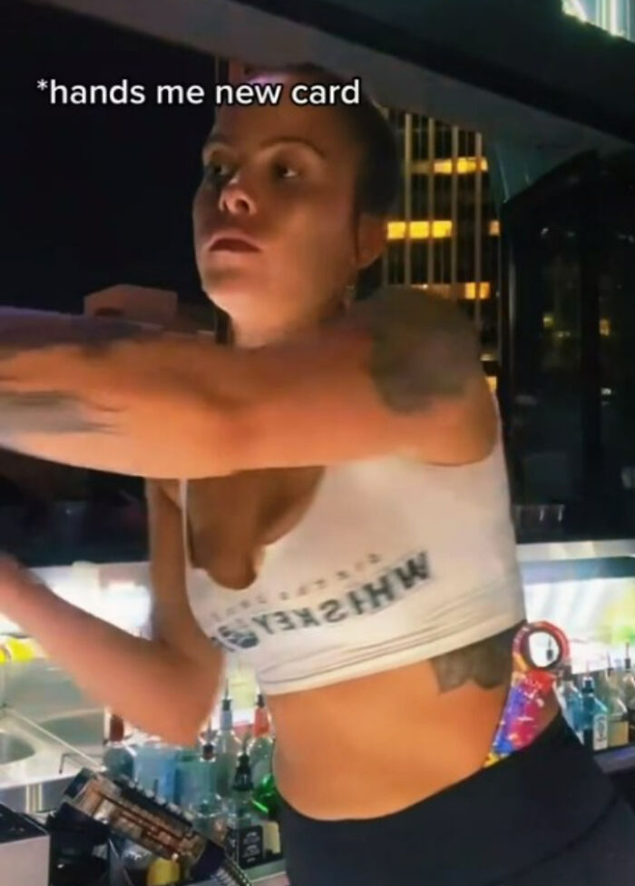 Bartender Shares How She Deals With Unpaying Customers, And The Internet Is Congratulating Her On Her Good Problem-Solving Skills Bartender Shares How She Deals With Unpaying Customers, And The Internet Is Congratulating Her On Her Good Problem-Solving Skills