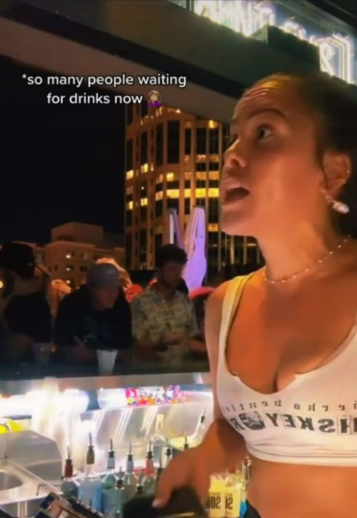 Bartender Shares How She Deals With Unpaying Customers, And The Internet Is Congratulating Her On Her Good Problem-Solving Skills Bartender Shares How She Deals With Unpaying Customers, And The Internet Is Congratulating Her On Her Good Problem-Solving Skills