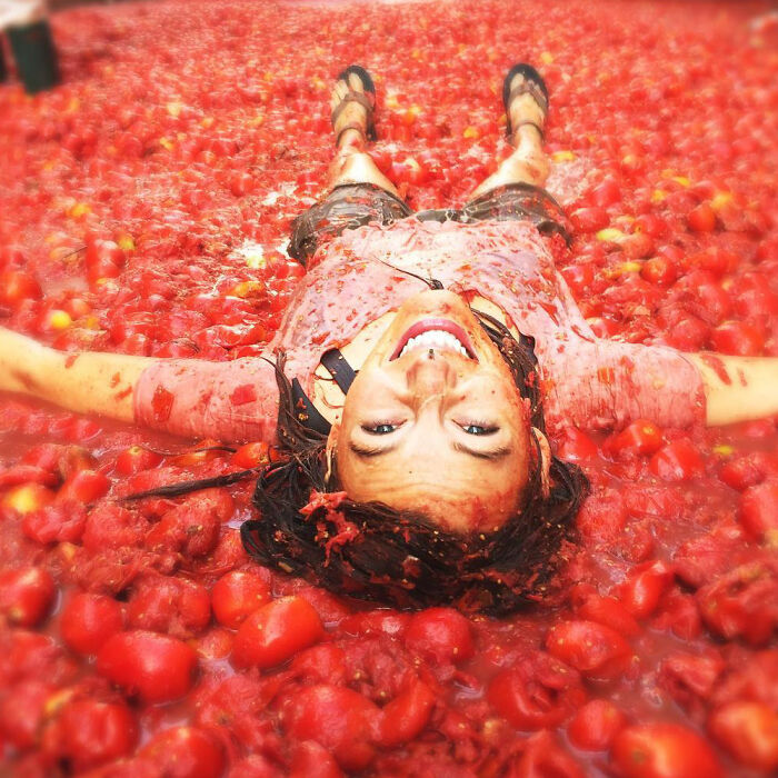 “You Freak Me And My Kids Out”: Blake Lively Posts 8 Pregnancy Pics So The Creepy Paparazzi Will Stop Camping Near Her House “You Freak Me And My Kids Out”: Blake Lively Posts 8 Pregnancy Pics So The Creepy Paparazzi Will Stop Camping Near Her House