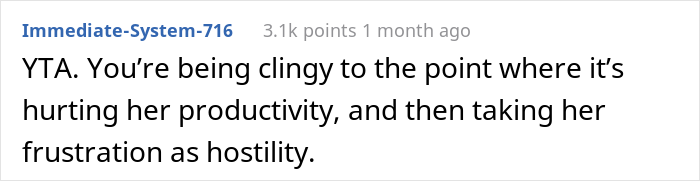 26 Y.O. Woman Reports Her Coworker To HR For Creating “An Overly Hostile Work Environment,” Folks Online Call Her The Jerk 26 Y.O. Woman Reports Her Coworker To HR For Creating “An Overly Hostile Work Environment,” Folks Online Call Her The Jerk