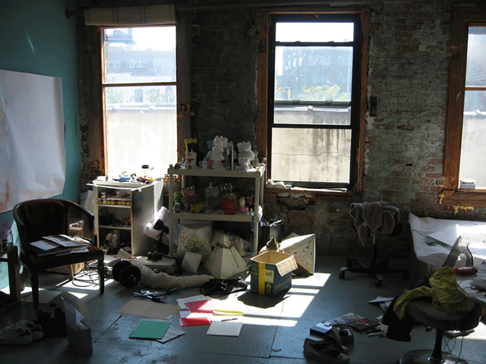 Woman Buys Ex-Hoarder’s Home With All Of Their Belongings, Spends 4 Years Cleaning When Relatives Start Demanding Heirlooms They Didn’t Want Woman Buys Ex-Hoarder’s Home With All Of Their Belongings, Spends 4 Years Cleaning When Relatives Start Demanding Heirlooms They Didn’t Want