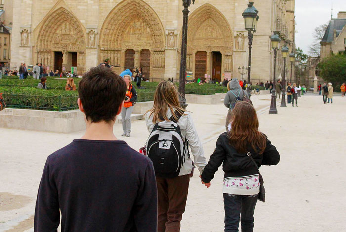 16 Y.O. Daughter Disappointed With Her Father As He Did Not Invite Her On His New Family’s Paris Vacation, Gets Called A Jerk