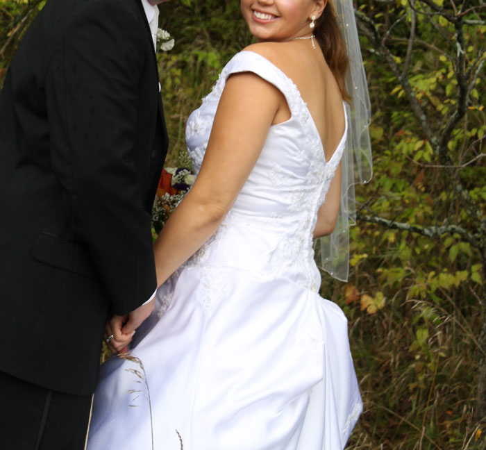 27 Stories Of Future Spouses Who Were Left Or Practically Left At The Altar, As Told By Folks In This Online Community