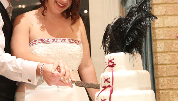 27 Stories Of Future Spouses Who Were Left Or Practically Left At The Altar, As Told By Folks In This Online Community