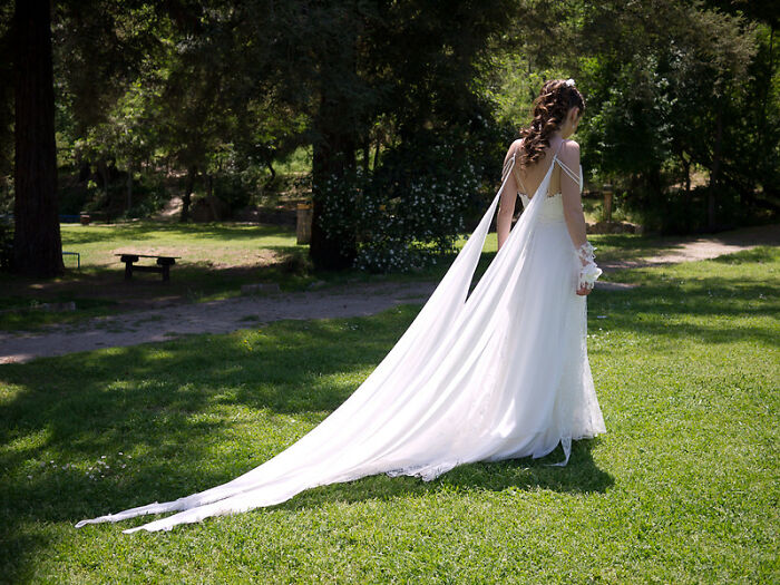 27 Stories Of Future Spouses Who Were Left Or Practically Left At The Altar, As Told By Folks In This Online Community