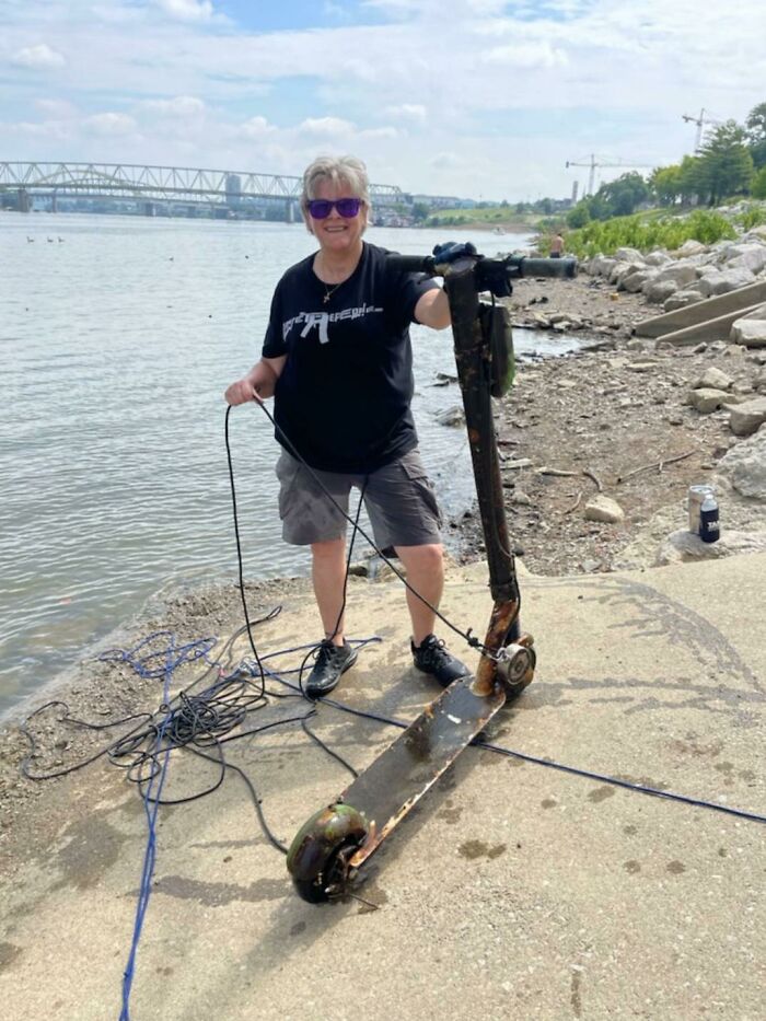 This Community Is Dedicated To Magnet Fishing, And Here Are 35 Things They Found Underwater That Shouldn’t Have Been There This Community Is Dedicated To Magnet Fishing, And Here Are 35 Things They Found Underwater That Shouldn’t Have Been There