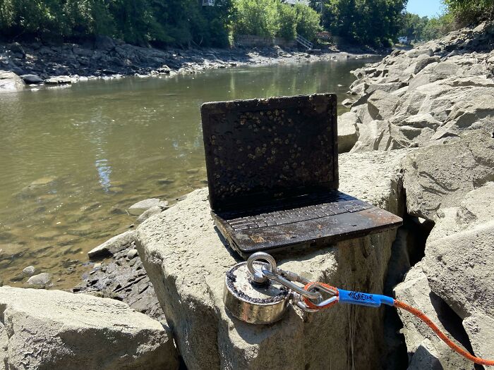 This Community Is Dedicated To Magnet Fishing, And Here Are 35 Things They Found Underwater That Shouldn’t Have Been There This Community Is Dedicated To Magnet Fishing, And Here Are 35 Things They Found Underwater That Shouldn’t Have Been There