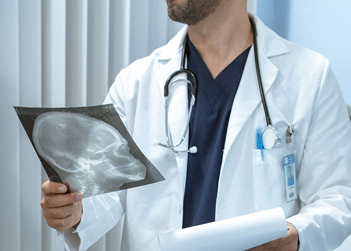 35 Doctors Share Some Of The Most Disturbing And Disgusting Things They’ve Witnessed At Work