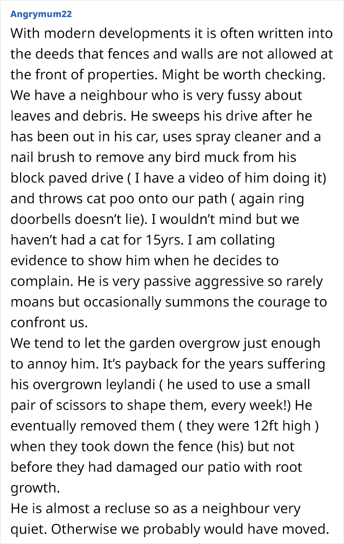 “This Is Likely To Look Ridiculous”: Petty Woman Complains About Neighbor’s Bush, Demands They Rip It Out Or She Will Put A Fence Around Her Front Drive “This Is Likely To Look Ridiculous”: Petty Woman Complains About Neighbor’s Bush, Demands They Rip It Out Or She Will Put A Fence Around Her Front Drive