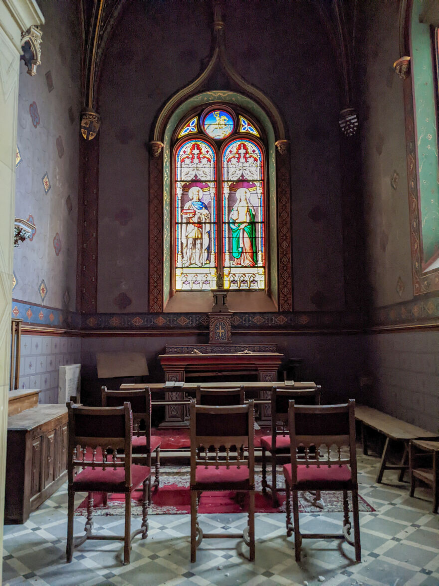 I Found A Historic Abandoned Castle In France With Everything Left Behind (17 Pics) I Found A Historic Abandoned Castle In France With Everything Left Behind (17 Pics)